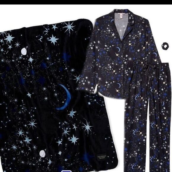 Victoria’s Secret Galaxy Pajama And Blanket Set - Picture 2 of 10